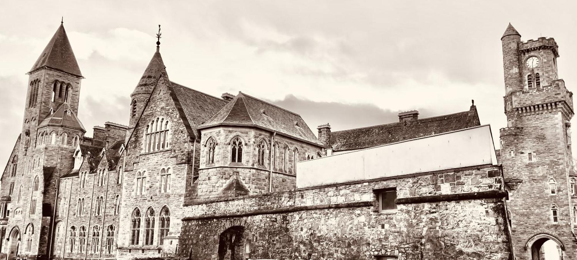 The Classrooms, Loch Ness Abbey - 142M2 Lifestyle & Heritage Apartment - Pool & Spa - The Highland Club - Resort On Lake Shores Fort Augustus Extérieur photo