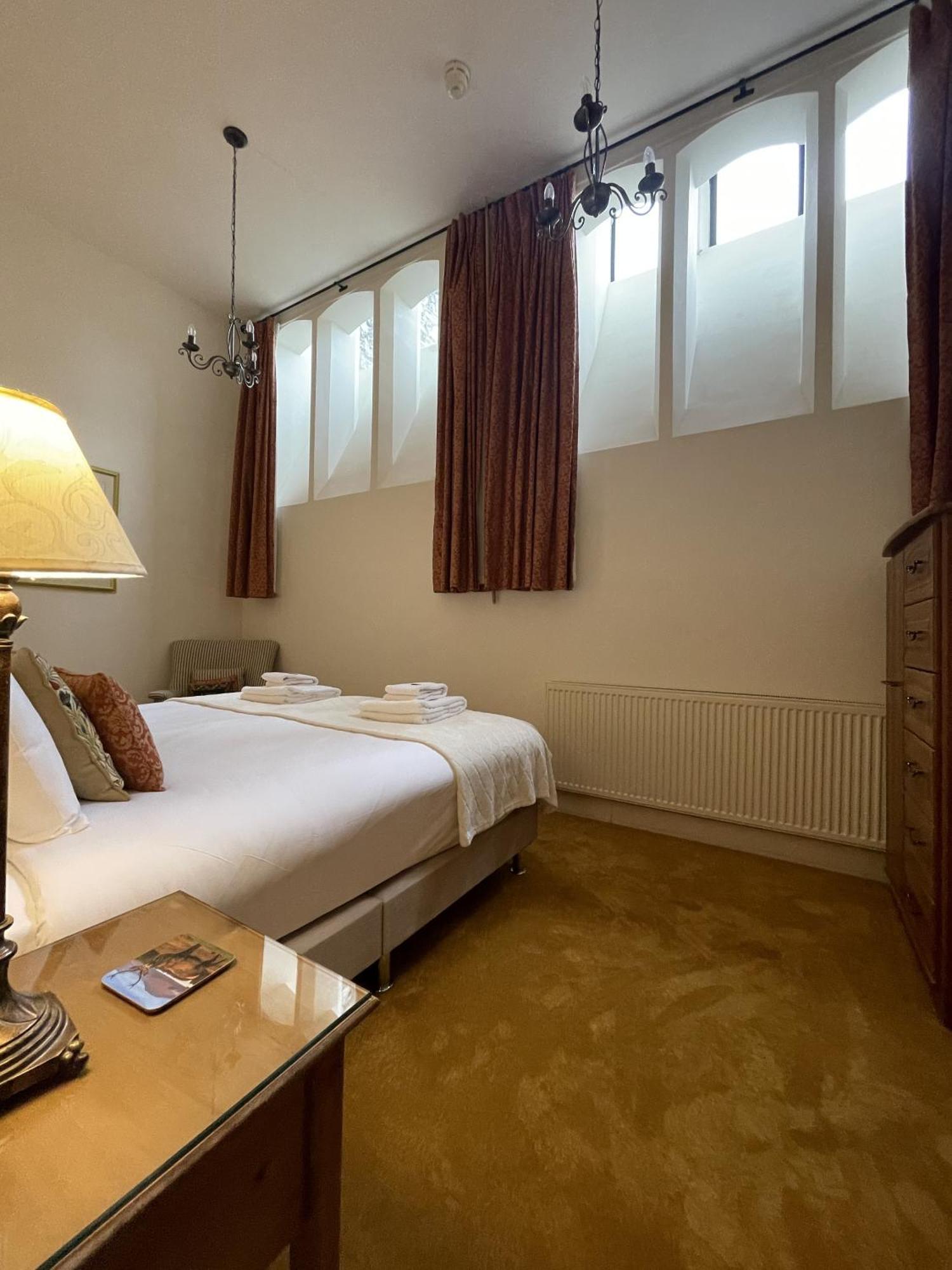 The Classrooms, Loch Ness Abbey - 142M2 Lifestyle & Heritage Apartment - Pool & Spa - The Highland Club - Resort On Lake Shores Fort Augustus Extérieur photo