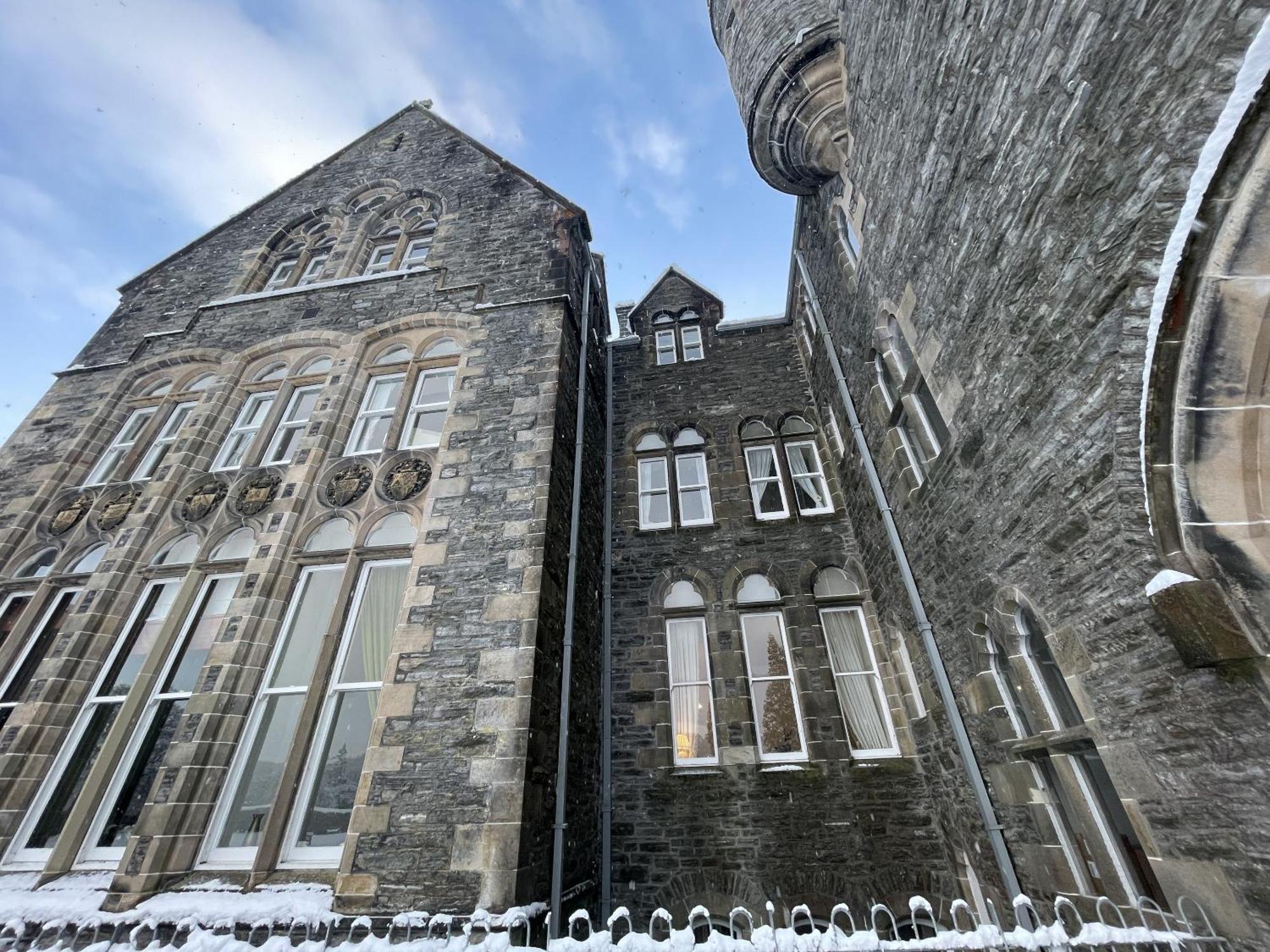The Classrooms, Loch Ness Abbey - 142M2 Lifestyle & Heritage Apartment - Pool & Spa - The Highland Club - Resort On Lake Shores Fort Augustus Extérieur photo