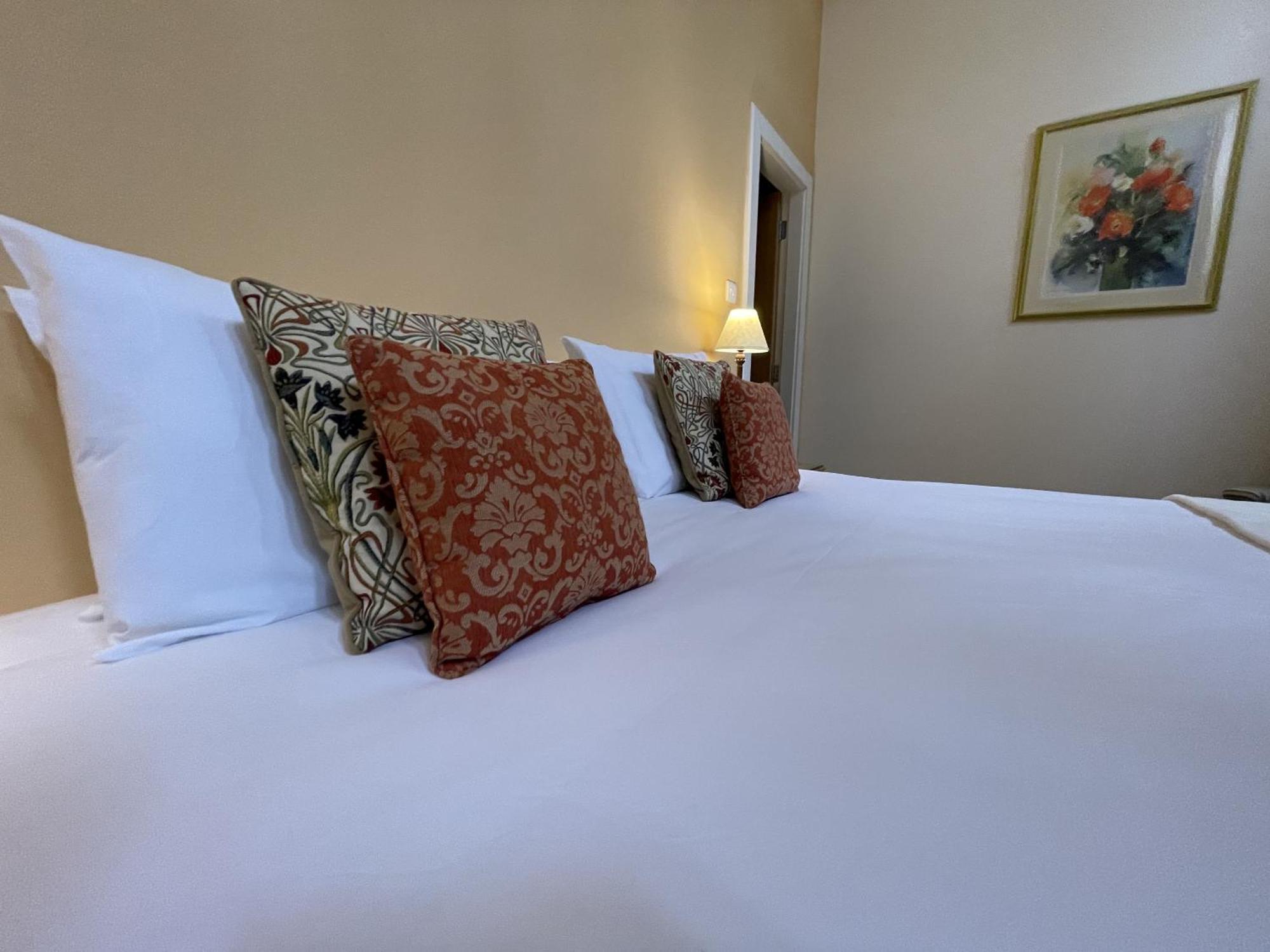 The Classrooms, Loch Ness Abbey - 142M2 Lifestyle & Heritage Apartment - Pool & Spa - The Highland Club - Resort On Lake Shores Fort Augustus Extérieur photo