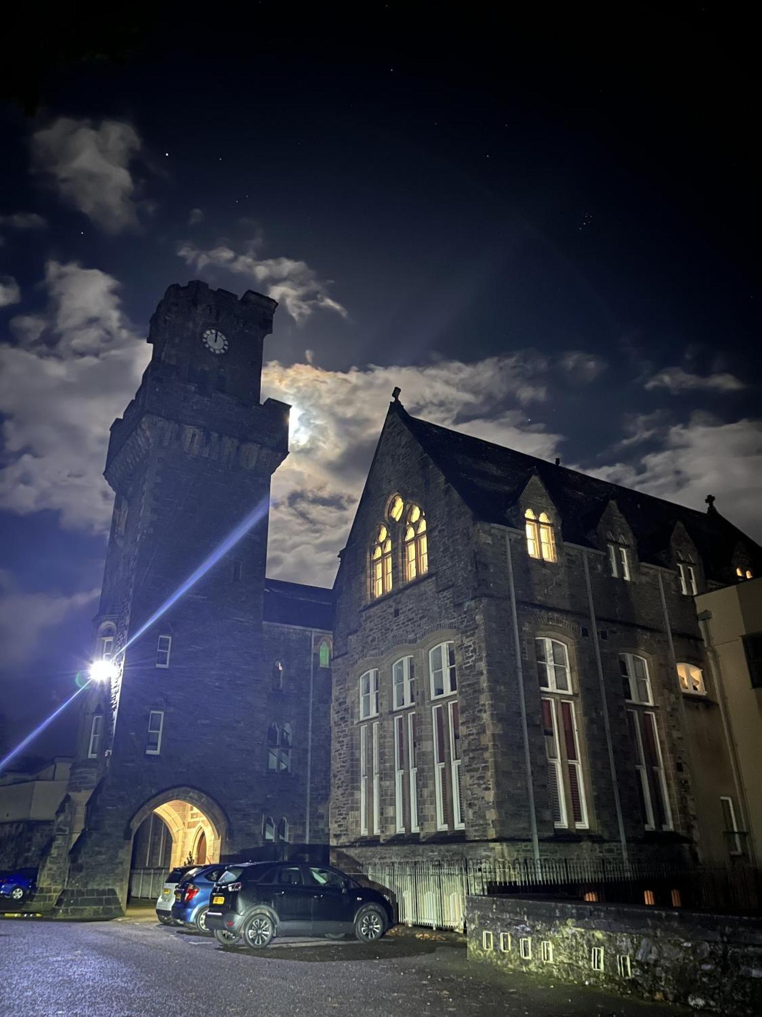 The Classrooms, Loch Ness Abbey - 142M2 Lifestyle & Heritage Apartment - Pool & Spa - The Highland Club - Resort On Lake Shores Fort Augustus Extérieur photo