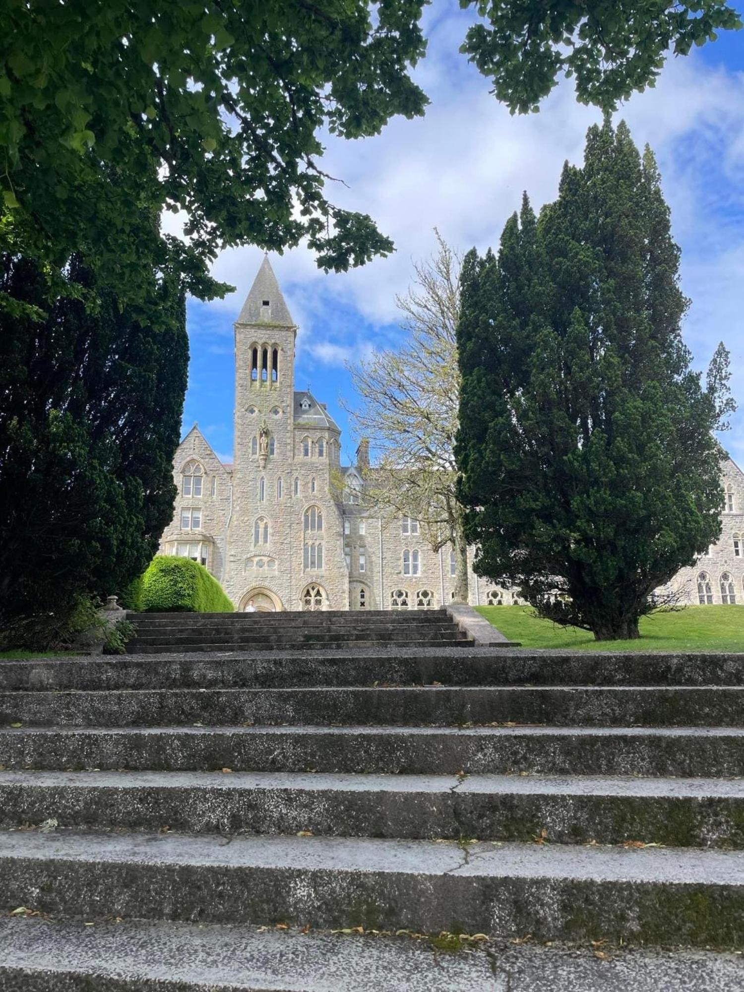 The Classrooms, Loch Ness Abbey - 142M2 Lifestyle & Heritage Apartment - Pool & Spa - The Highland Club - Resort On Lake Shores Fort Augustus Extérieur photo