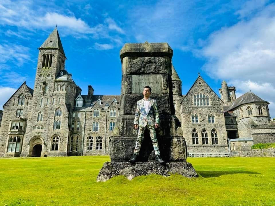 The Classrooms, Loch Ness Abbey - 142M2 Lifestyle & Heritage Apartment - Pool & Spa - The Highland Club - Resort On Lake Shores Fort Augustus Extérieur photo