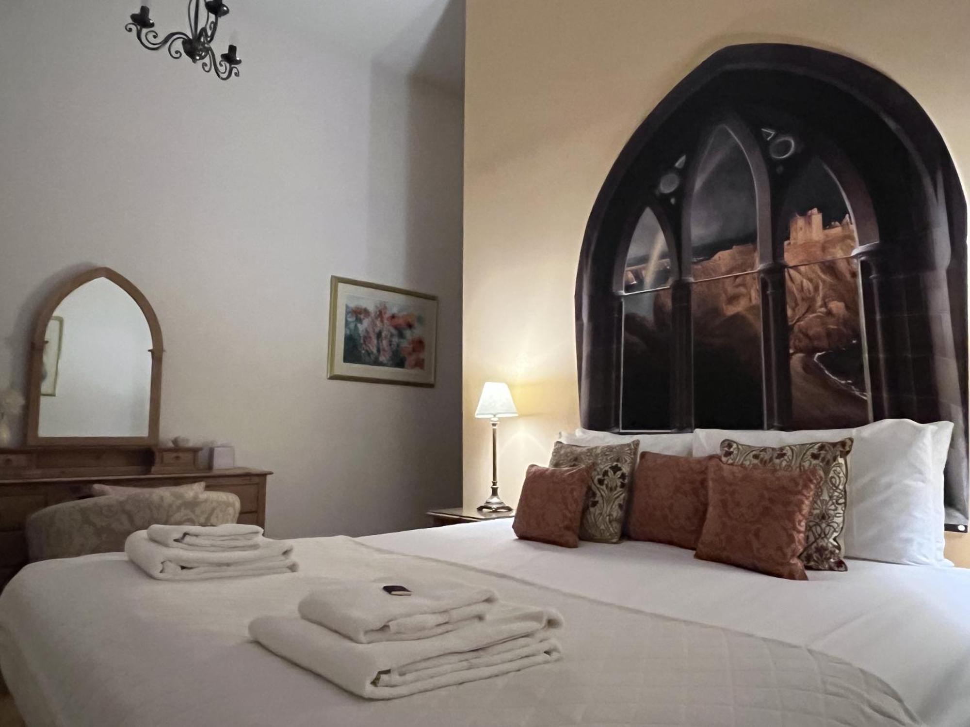 The Classrooms, Loch Ness Abbey - 142M2 Lifestyle & Heritage Apartment - Pool & Spa - The Highland Club - Resort On Lake Shores Fort Augustus Extérieur photo